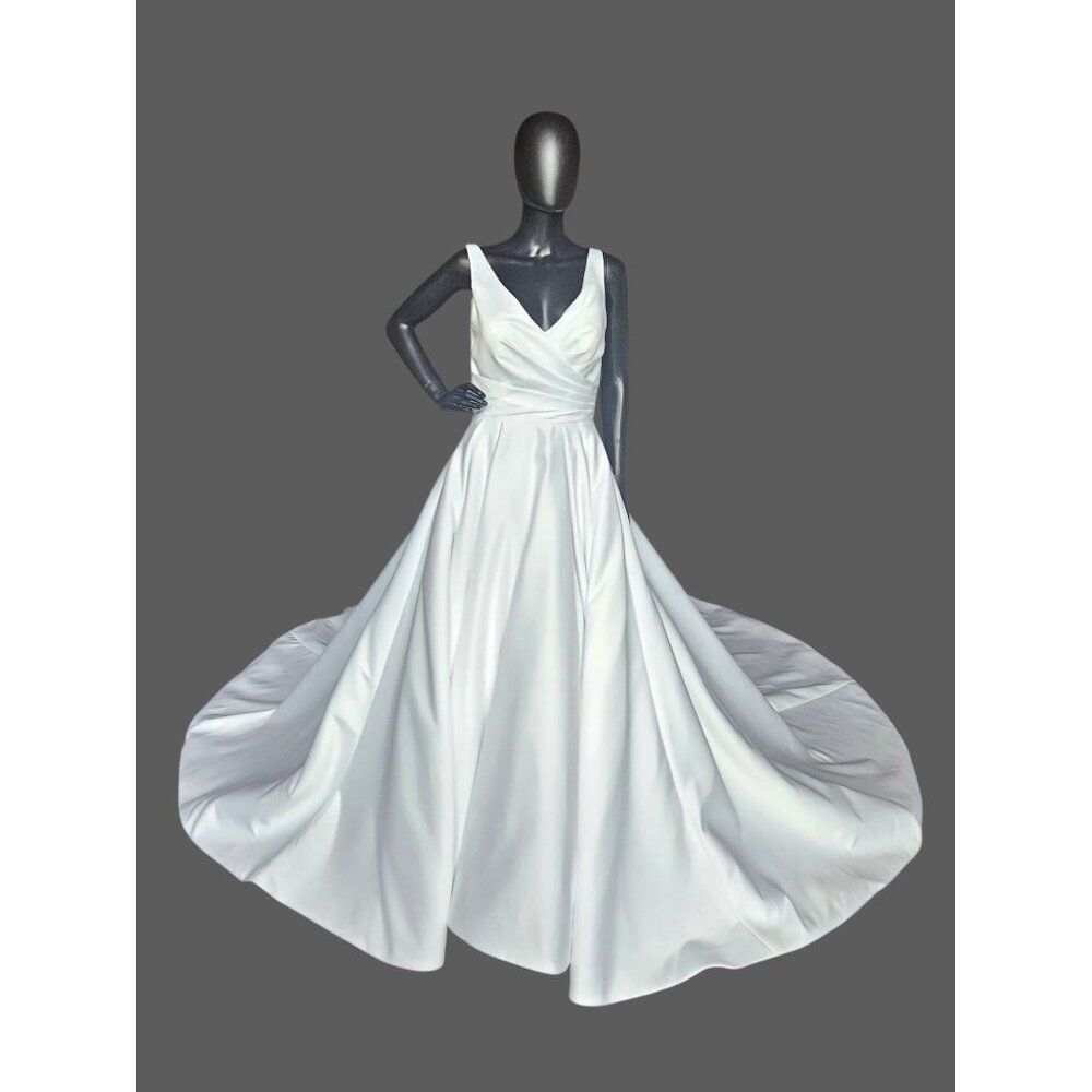 NWOT White Satin Minimalist V-Neck A-Line Wedding Gown - Da Vinci
